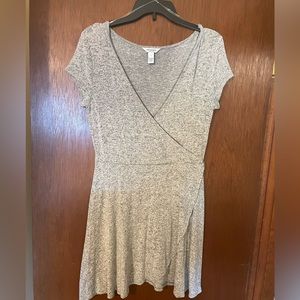 Cute short sleeve dress.